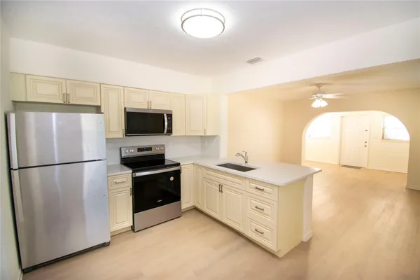 $2,500 | 2547 Roosevelt Street, Hollywood, FL 33020