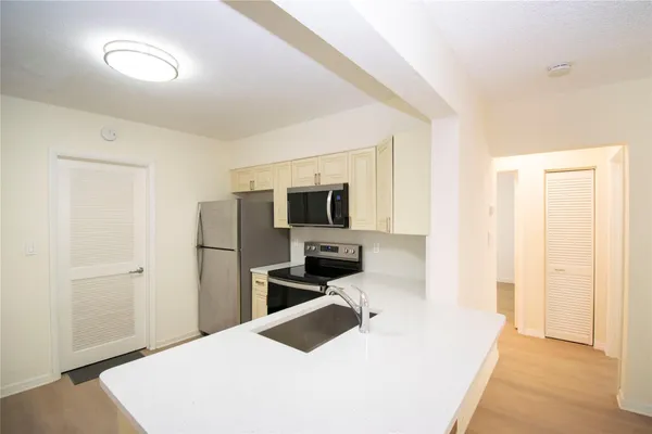 $2,500 | 2547 Roosevelt Street, Hollywood, FL 33020