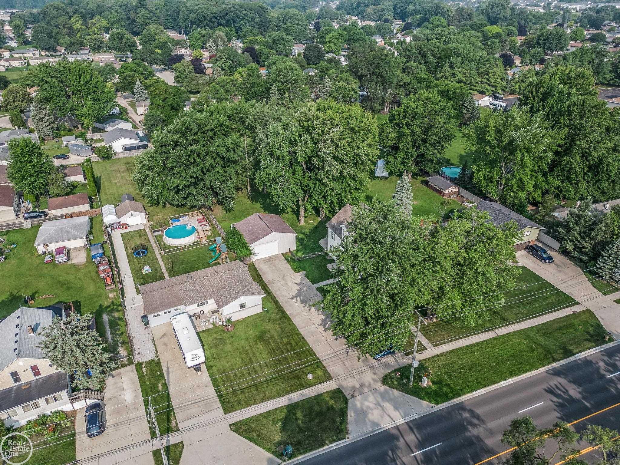 42109 Hayes Road Sterling Heights, MI 48313 - Photo 39 of 46 50116889-38.JPG