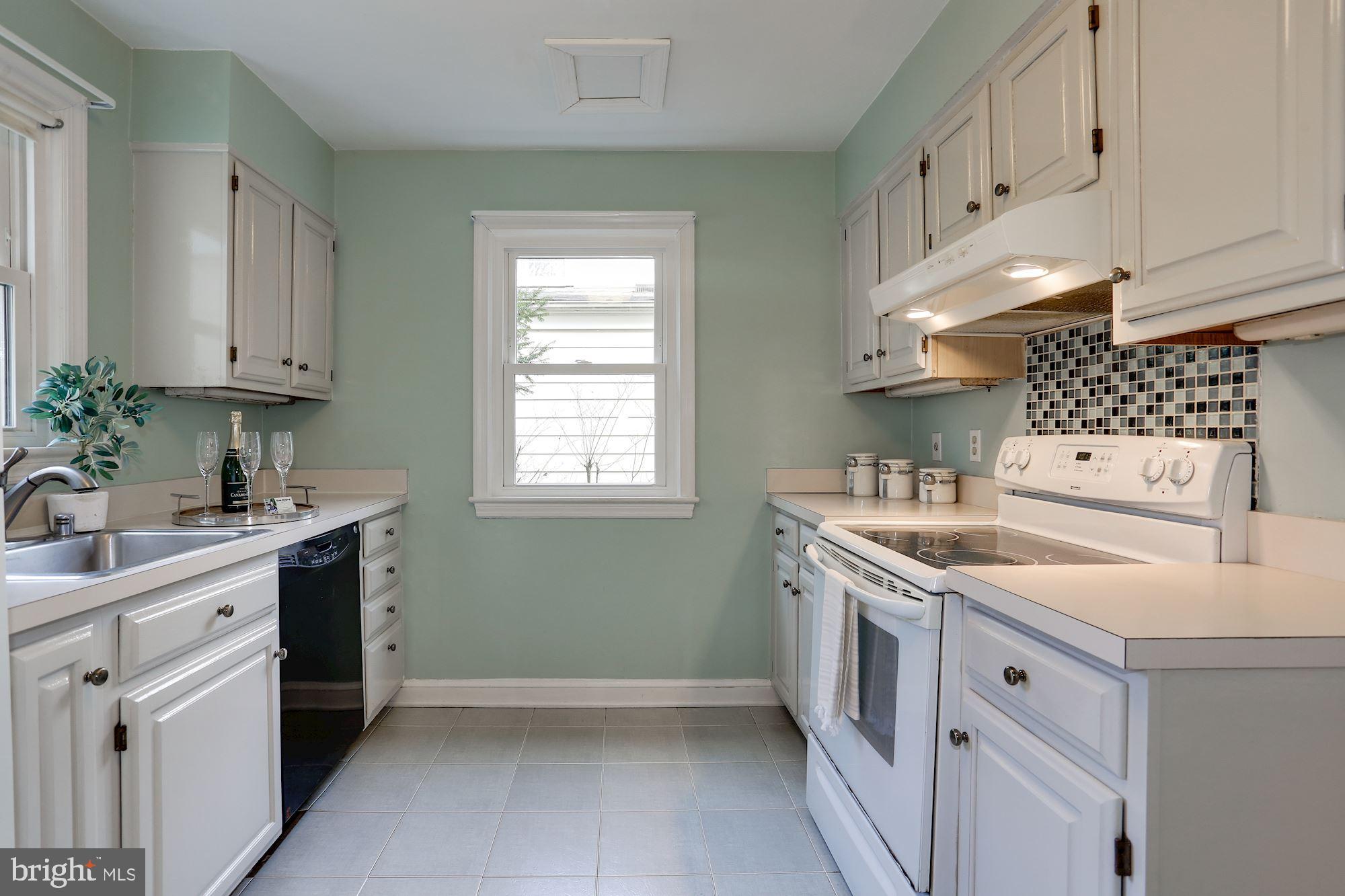 4916 Flint Drive Bethesda, MD 20816 - Photo 7 of 29