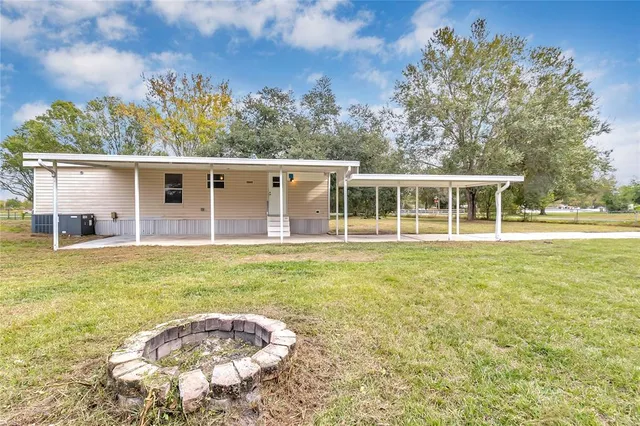 a view of a house with a backyard