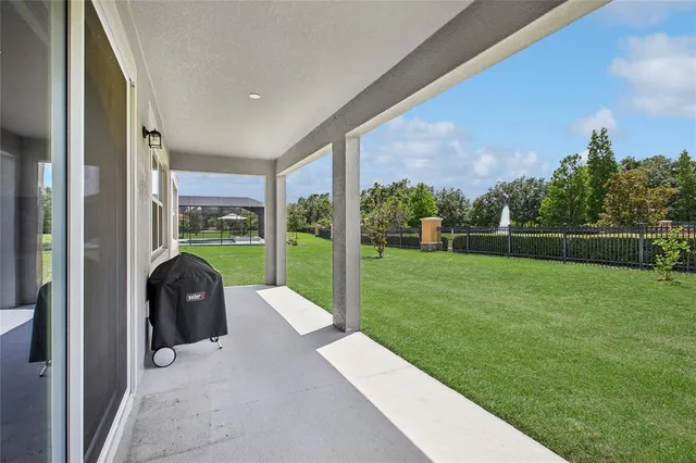 a view of a house with backyard