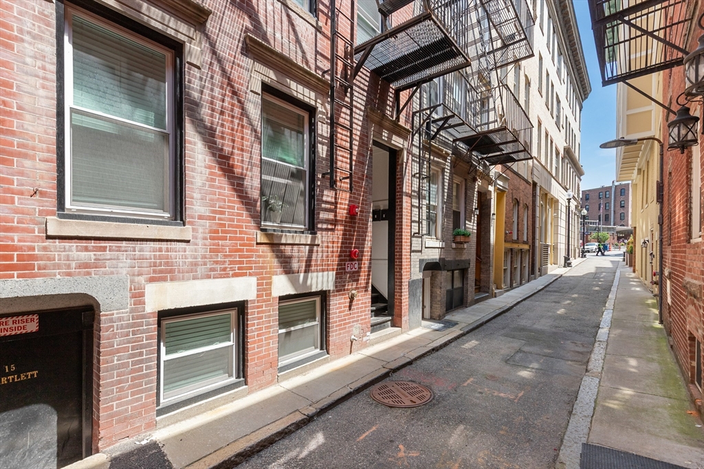 19 Bartlett Place, Unit 1 Boston, MA 02113 - Photo 6 of 6