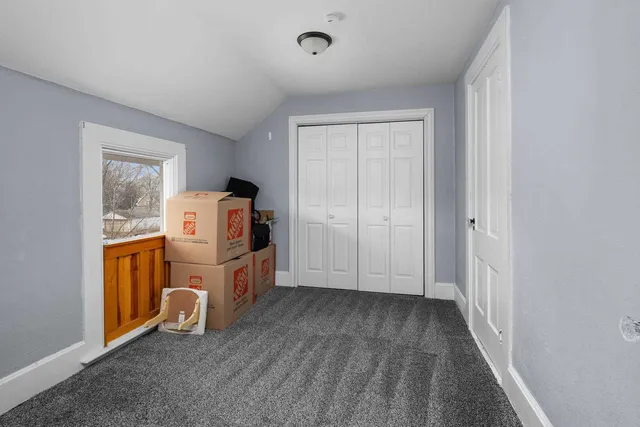 a view of room with workspace