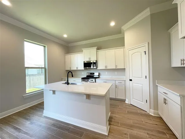 $309,190 | 4474 Lakes Edge Drive, Lake Charles, LA 70607