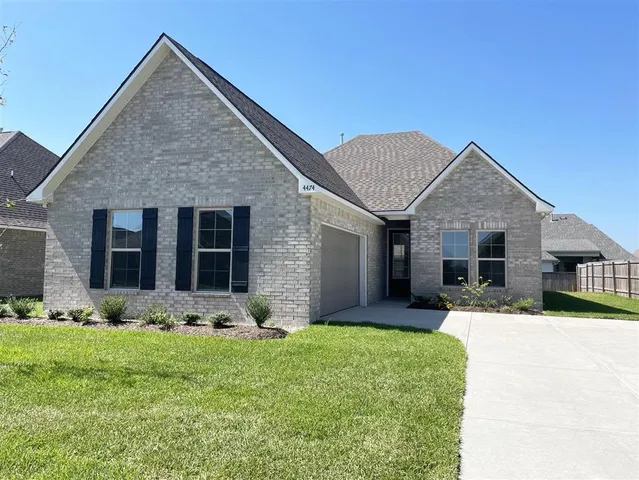 $309,190 | 4474 Lakes Edge Drive, Lake Charles, LA 70607