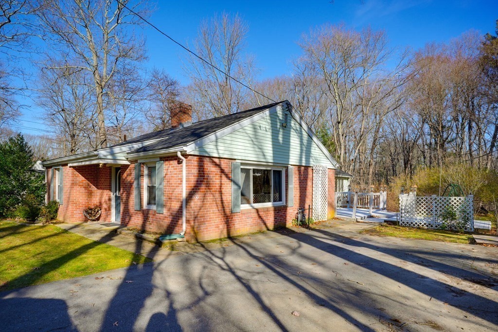 511 Maple Street Franklin, MA 02038 - Photo 3 of 27 Gallery Image 3