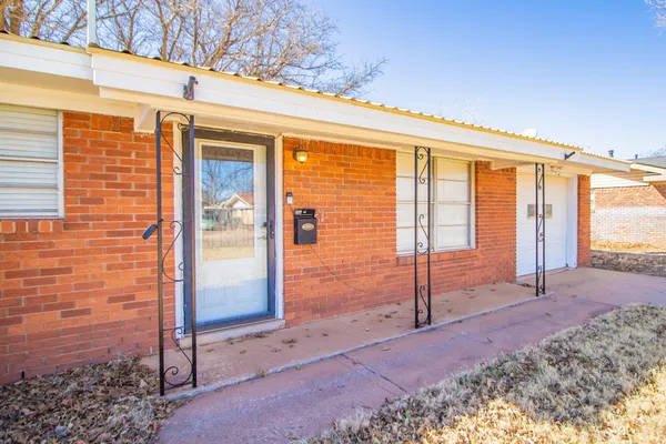 a view of backyard with backyard