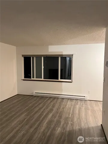 $1,995 | 15422 40th Avenue South, Unit D, Tukwila, WA 98188