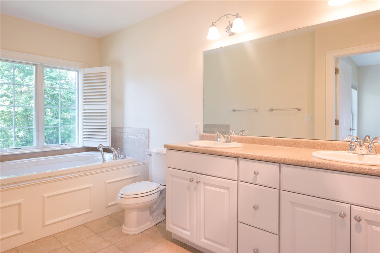 100 Shepard's Cove Road, Unit H202 Kittery, ME 03904 - Photo 16 of 40 Gallery Image 16