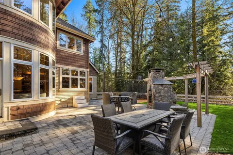 a view of a house with backyard and sitting area
