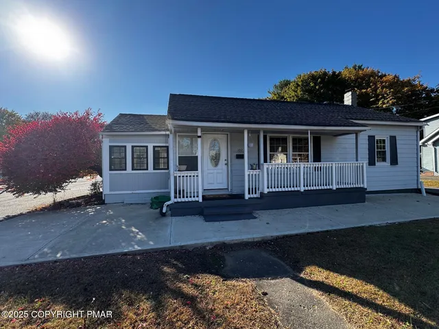 a view of a house with a backyard