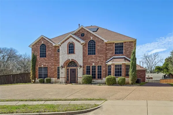 $585,000 | 601 Belclaire Terrace, DeSoto, TX 75115