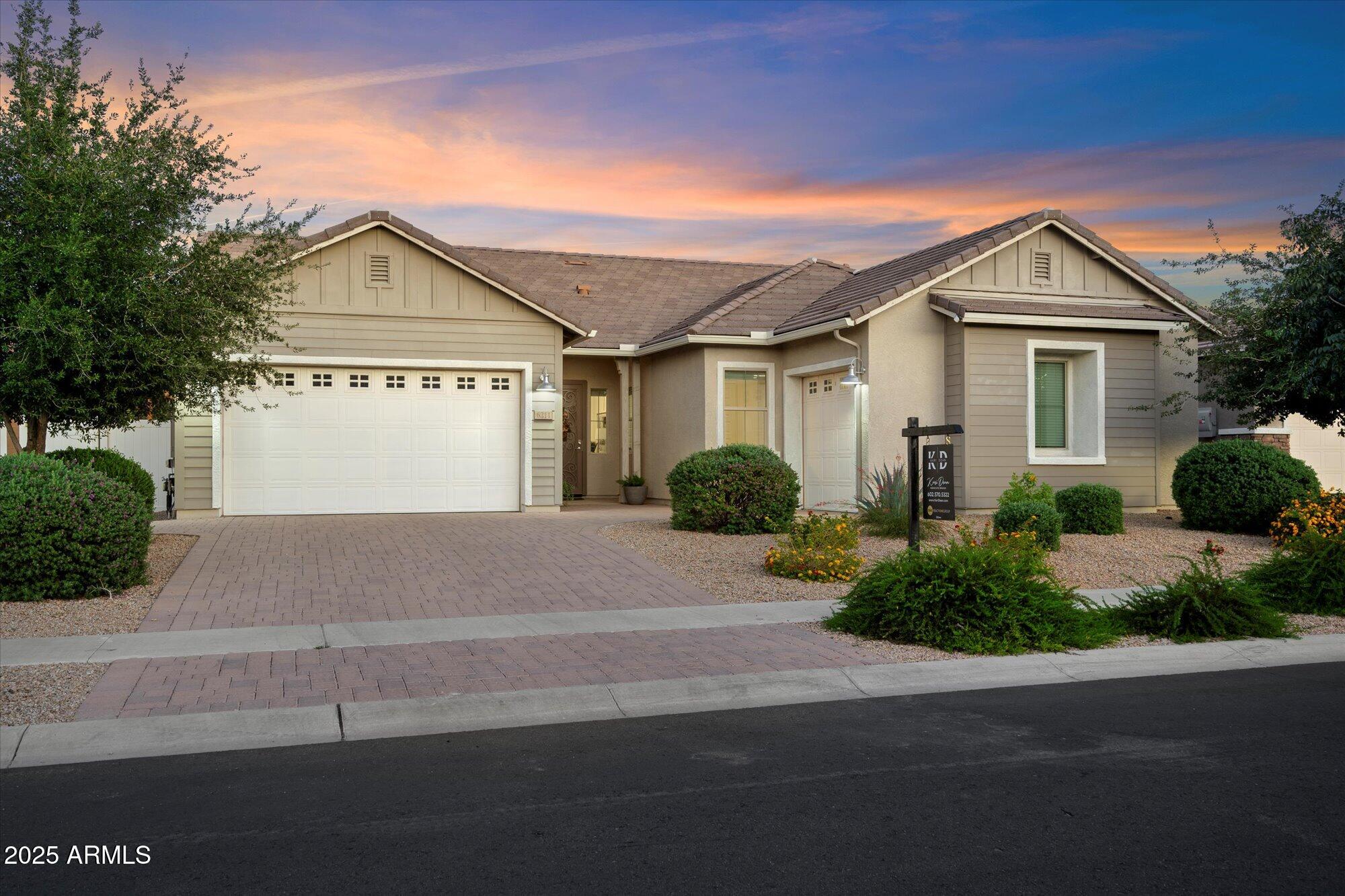 6311 South 25th Place Phoenix, AZ 85042 - Photo 1 of 40 01-105620362