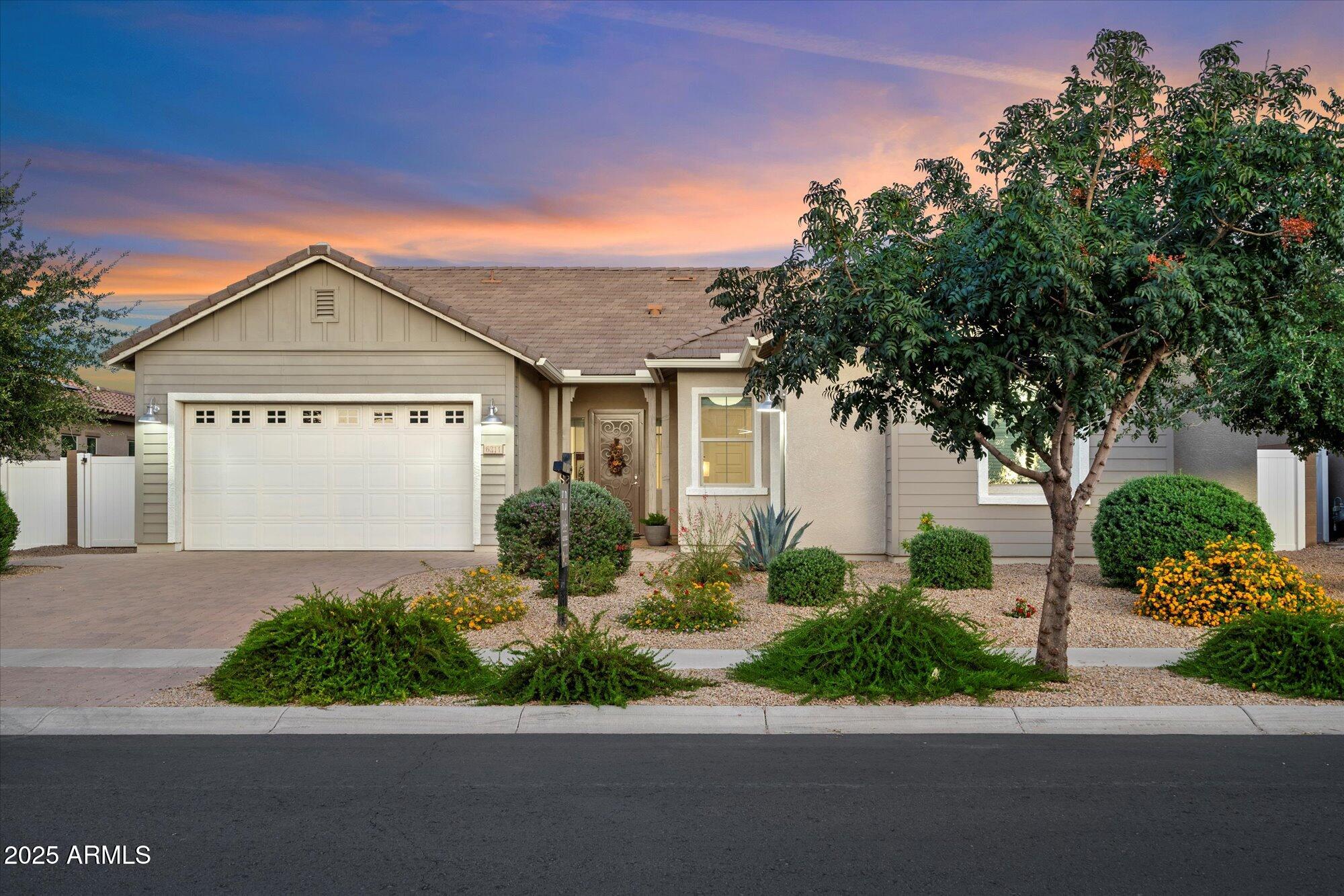 6311 South 25th Place Phoenix, AZ 85042 - Photo 2 of 40 02-105620368