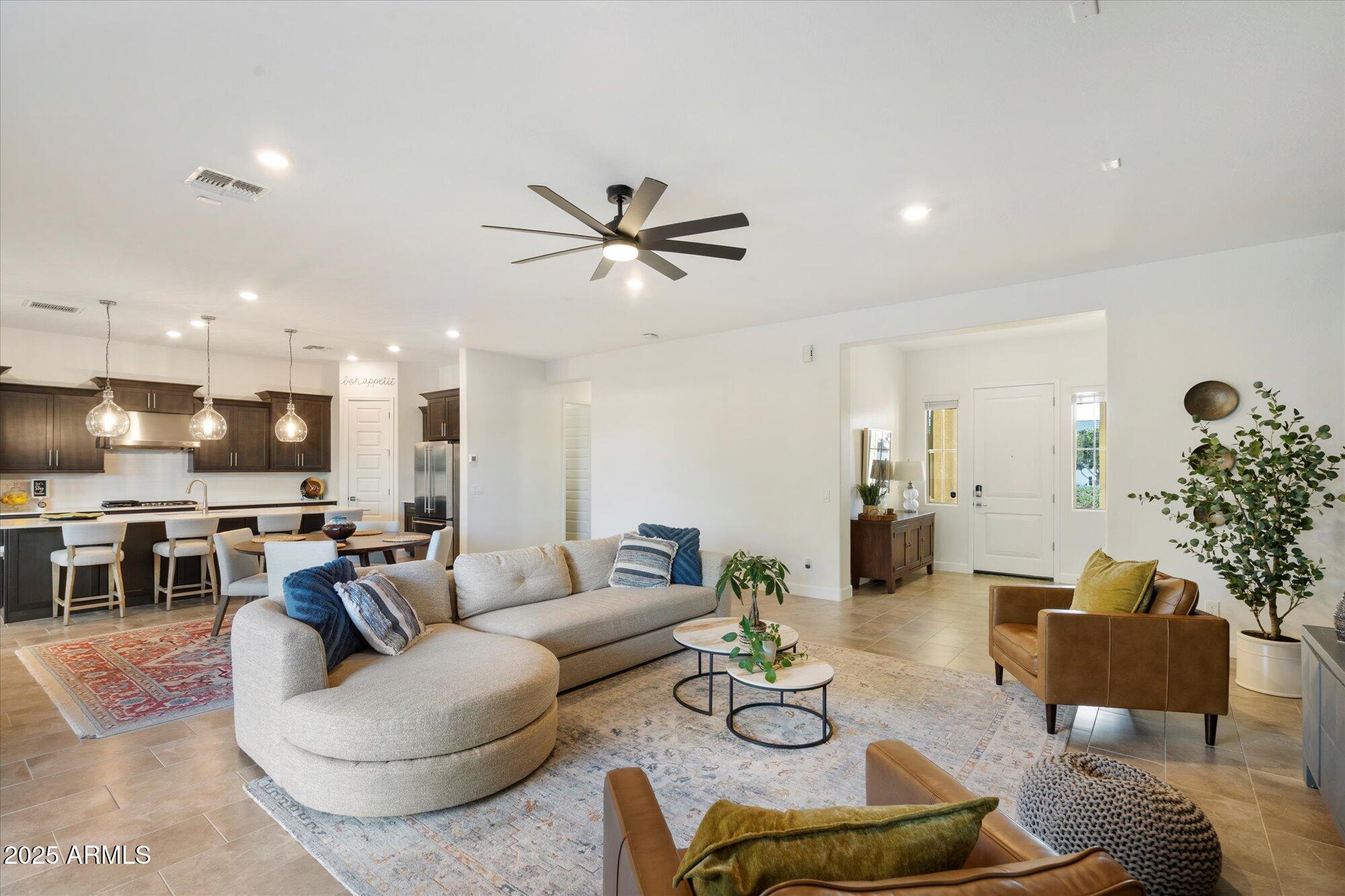 6311 South 25th Place Phoenix, AZ 85042 - Photo 6 of 40 06-105620459