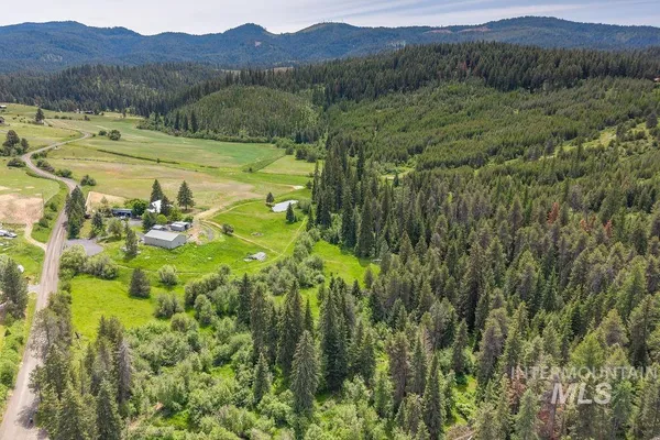 $750,000 | 1035 Davis Road, Viola, ID 83872