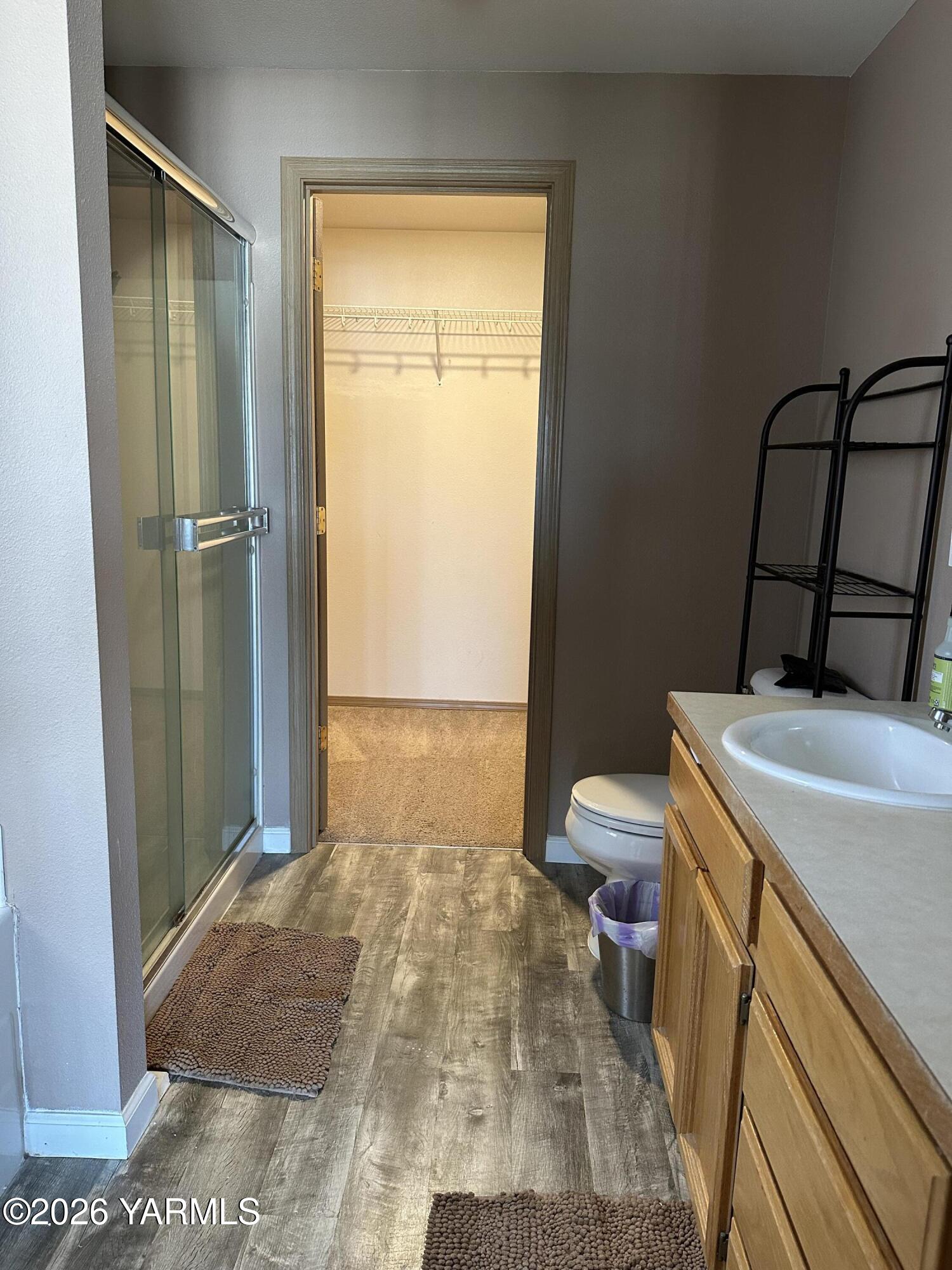 514 Cascade Avenue Moxee, WA 98936 - Photo 16 of 25 a bathroom with a sink toilet and shower