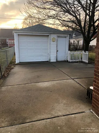 $149,900 | 1246 15th Street, Wyandotte, MI 48192