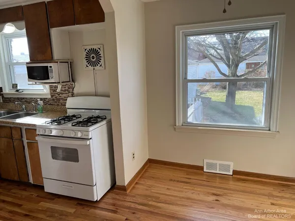 $149,900 | 1246 15th Street, Wyandotte, MI 48192