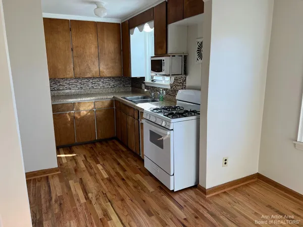 $149,900 | 1246 15th Street, Wyandotte, MI 48192