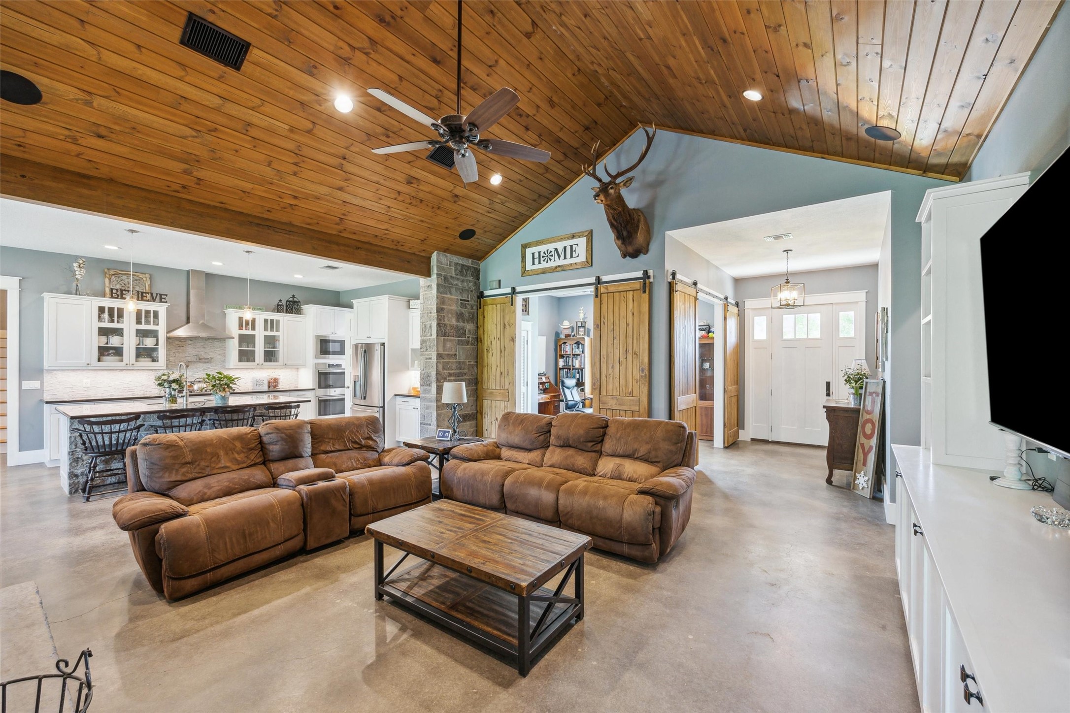 127 Buenger Road Industry, TX 78944 - Photo 9 of 35