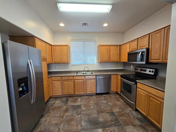 $1,945 | 1977 East Emily Lane, Gilbert, AZ 85295