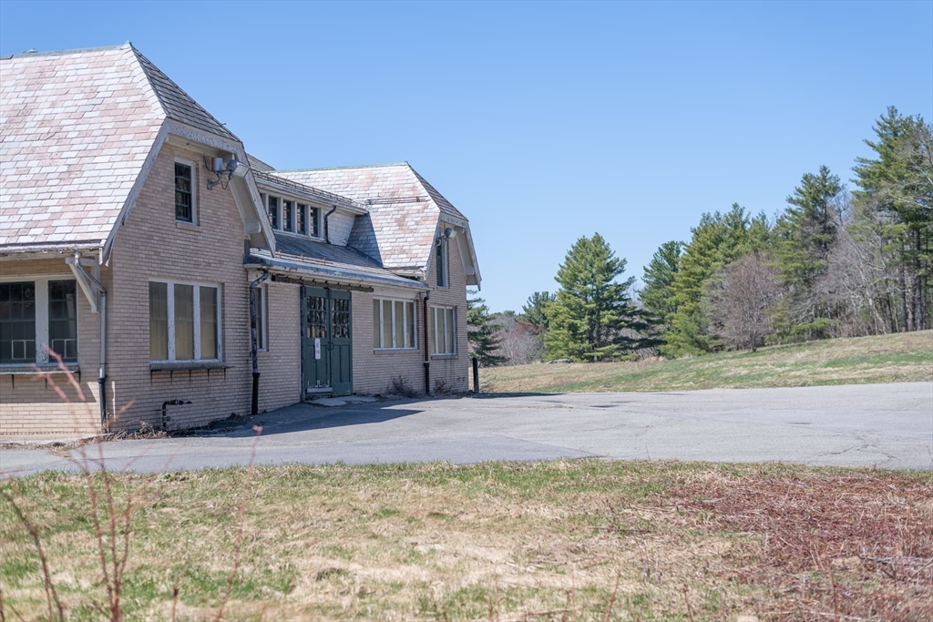 135 Wellesley Street Weston, MA 02493 - Photo 3 of 41