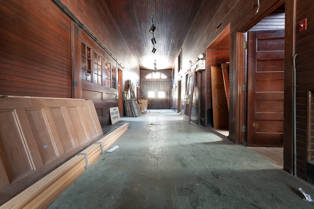 135 Wellesley Street Weston, MA 02493 - Photo 4 of 42