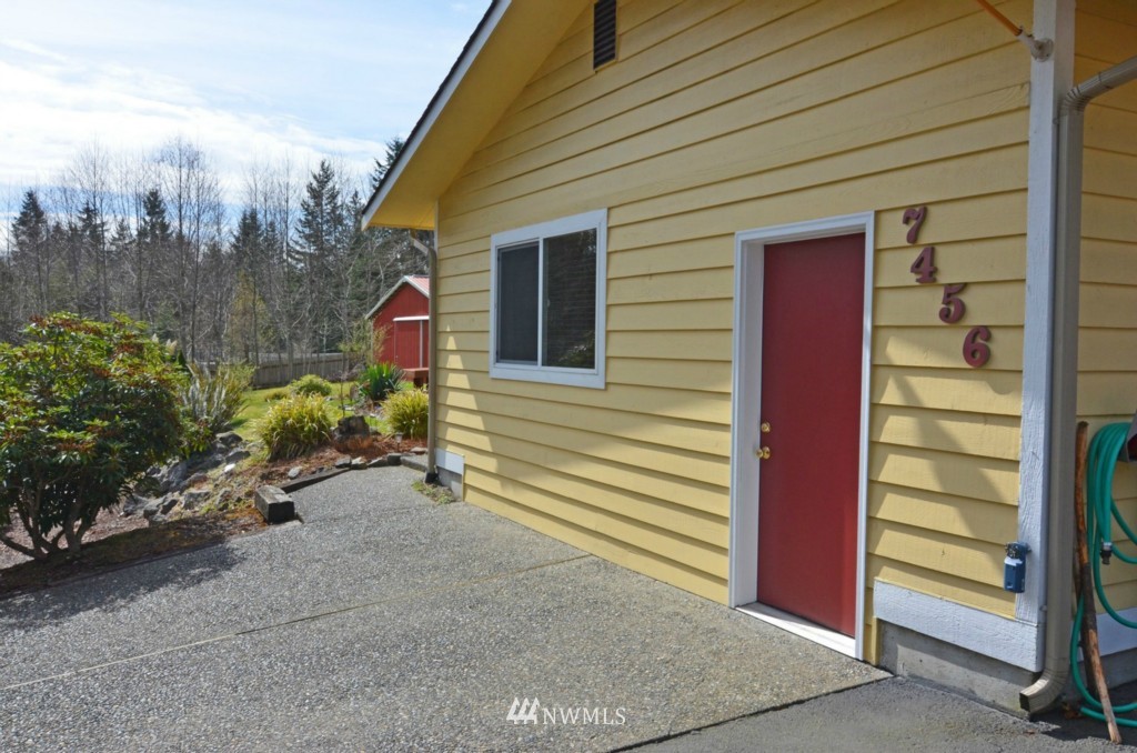 7456 Van Decar Road Southeast Port Orchard, WA 98367 - Photo 3 of 15 Gallery Image 3