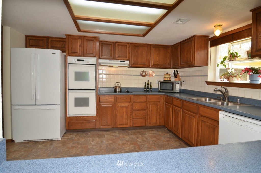 7456 Van Decar Road Southeast Port Orchard, WA 98367 - Photo 10 of 15 Gallery Image 10
