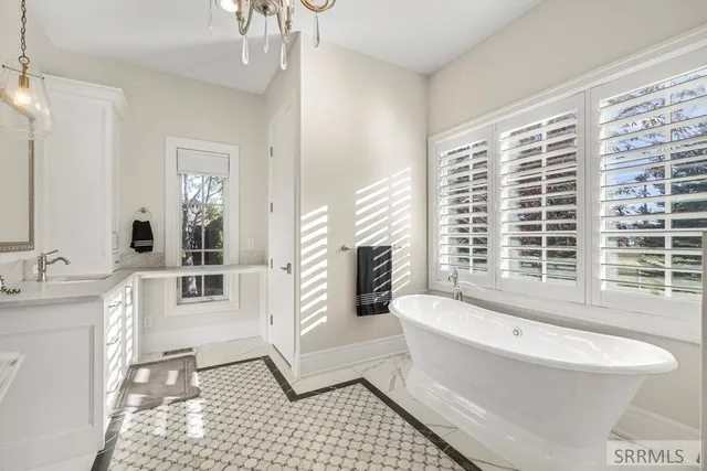 $2,800,000 | 1098 East 1485 North, Shelley, ID 83274