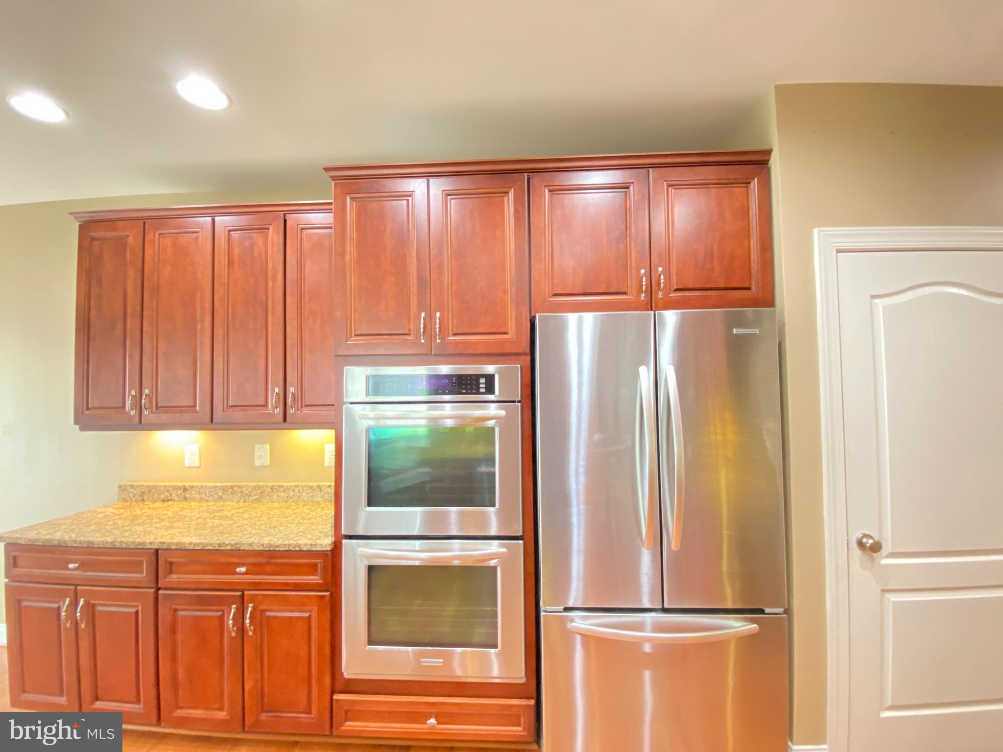 7622 Elmcrest Road Hanover, MD 21076 - Photo 14 of 53 Double Oven