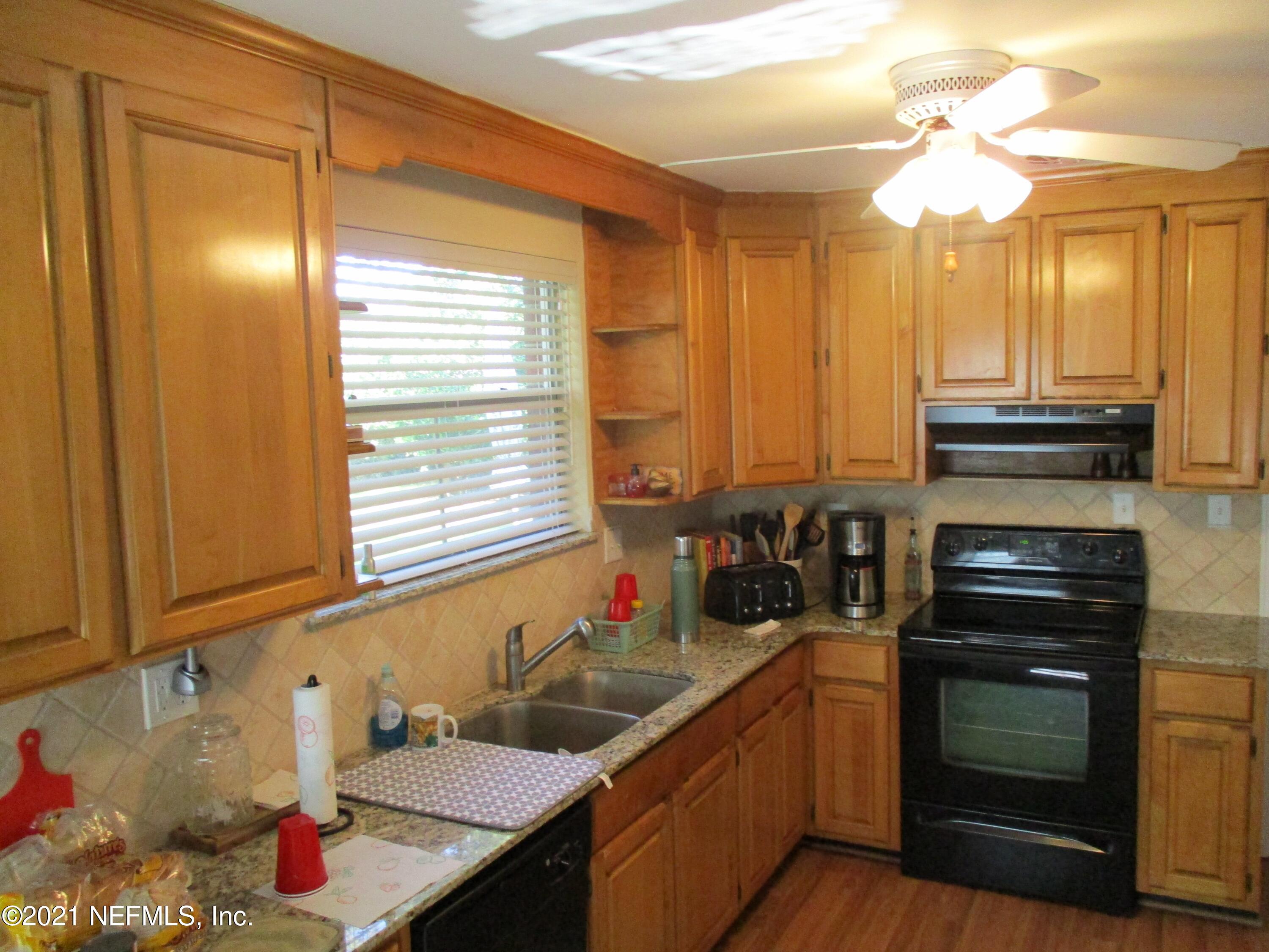 1244 Glengarry Road Jacksonville, FL 32207 - Photo 6 of 25 Kitchen