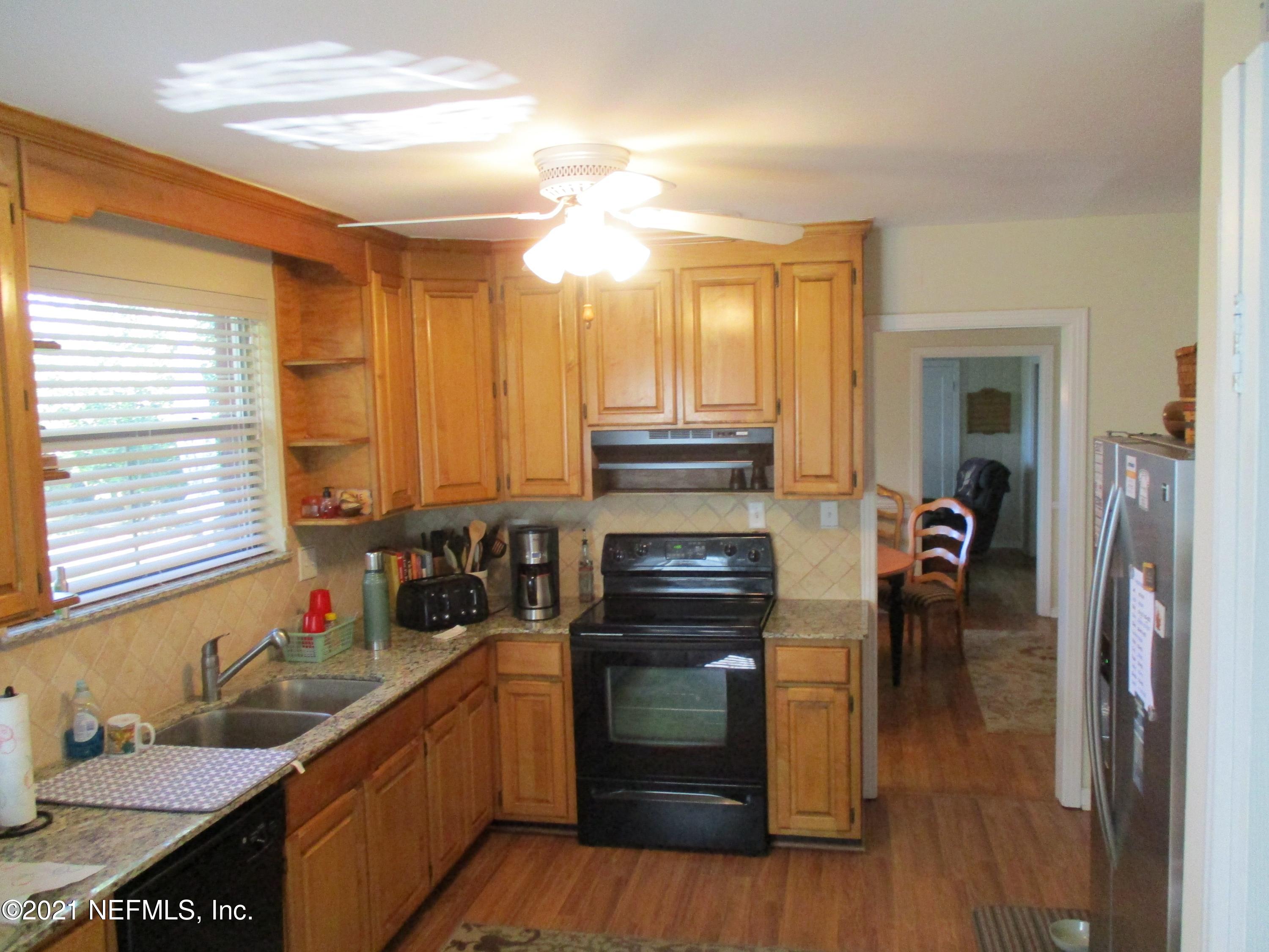 1244 Glengarry Road Jacksonville, FL 32207 - Photo 8 of 25 Kitchen