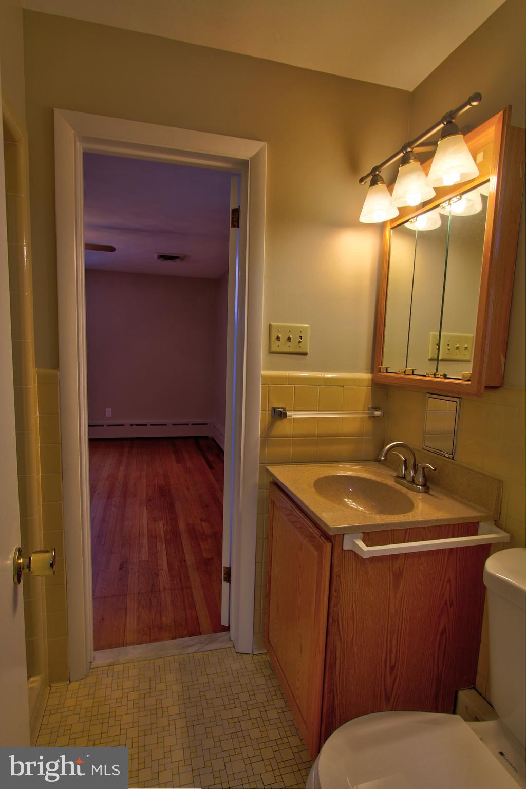 431 Berryhill Road Harrisburg, PA 17109 - Photo 17 of 25 Master Full Bathroom