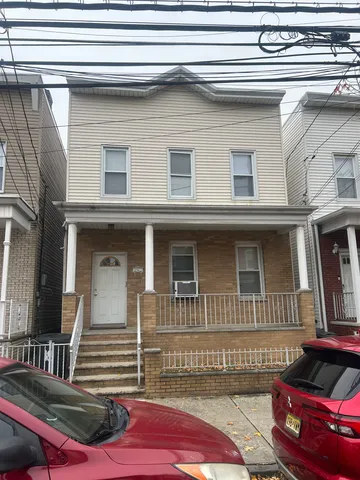 $1,700 | 18 West 16th Street, Unit 2, Bayonne, NJ 07002