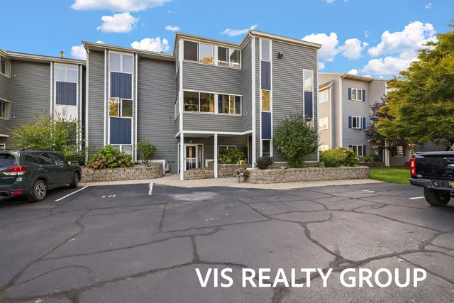 $599,900 | 221 Riverfront Drive, Unit 12, Spring Lake, MI 49456