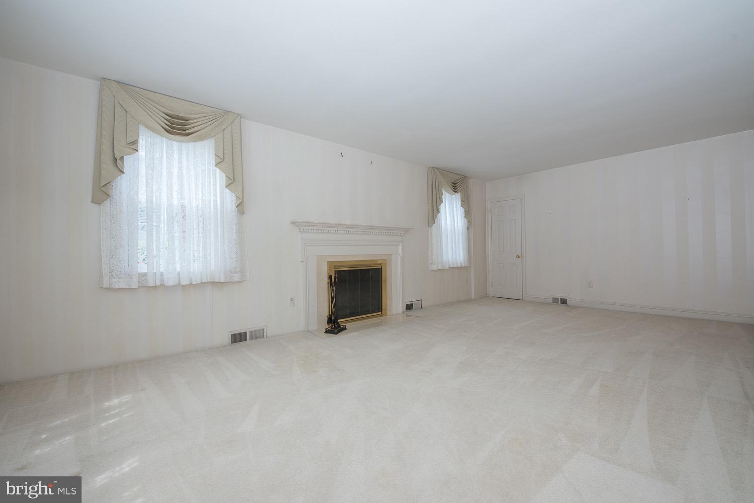 201 Rodmor Road Havertown, PA 19083 - Photo 5 of 37
