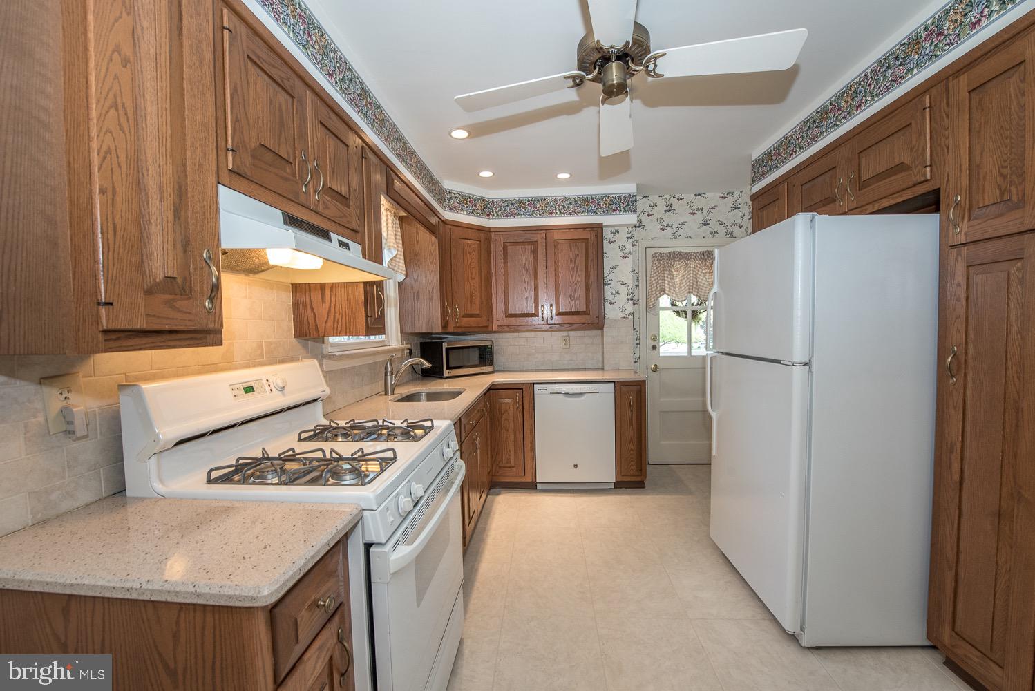 201 Rodmor Road Havertown, PA 19083 - Photo 9 of 37