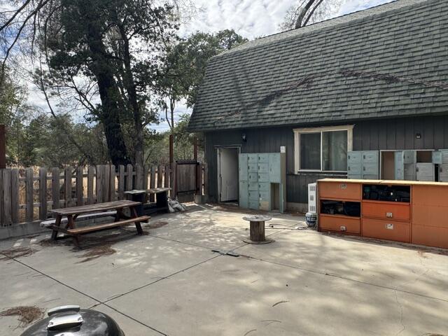 17205 Rising Ridge Lane Cottonwood, CA 96022 - Photo 11 of 25 Garage