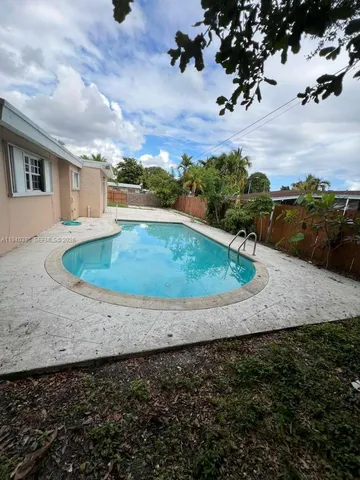 $3,400 | 17541 Northeast 4th Avenue, Miami, FL 33162