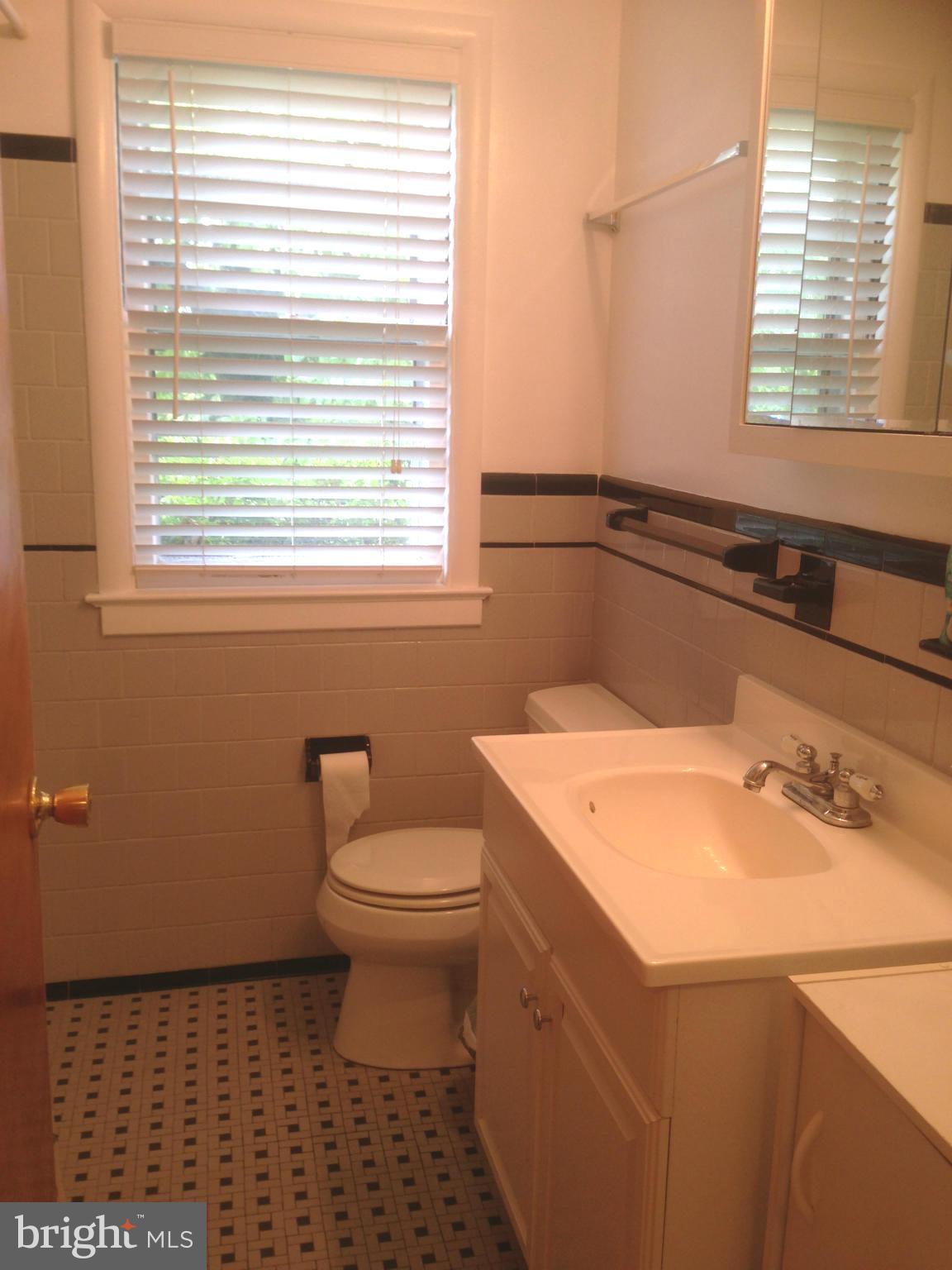 22925 Frederick Road Clarksburg, MD 20871 - Photo 18 of 27 Bath (Hallway)