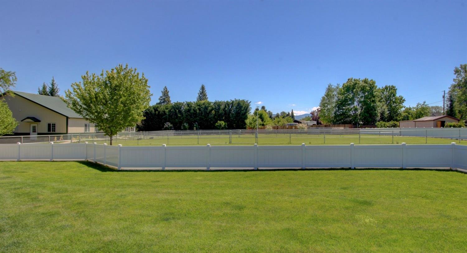 1685 Minear Road Medford, OR 97501 - Photo 8 of 32 Pristine and ready for your family. Nic