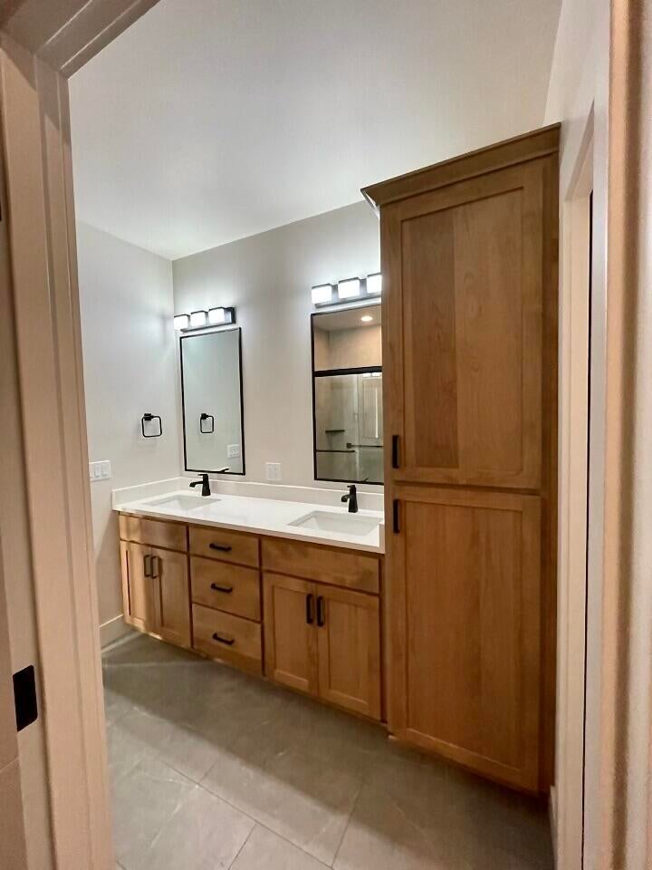 388 Randy Street Ashland, OR 97520 - Photo 18 of 30 Primary Bathroom