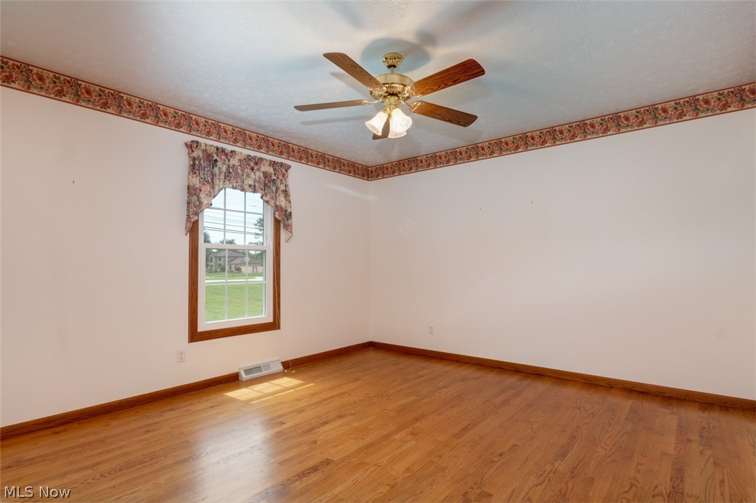 29385 Chardon Road Wickliffe, OH 44092 - Photo 22 of 29 Second bedroom