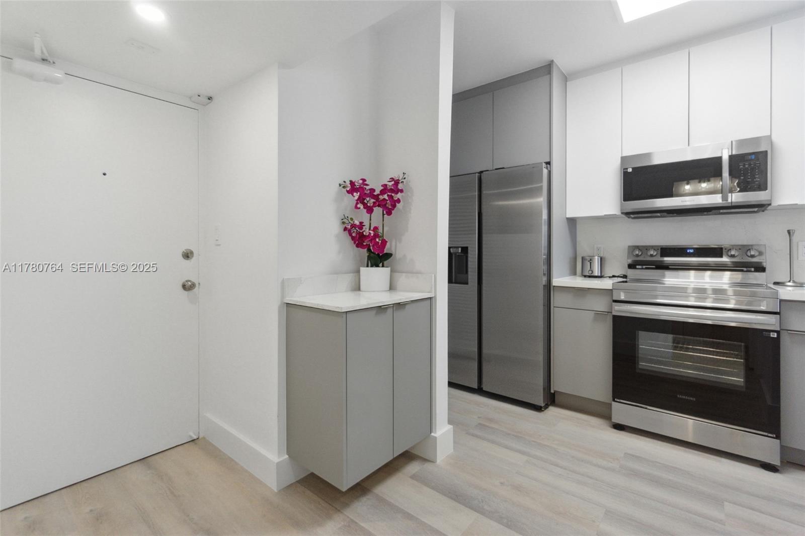 100 Lincoln Road, Unit 1218 Miami Beach, FL 33139 - Photo 6 of 27 Photo 6