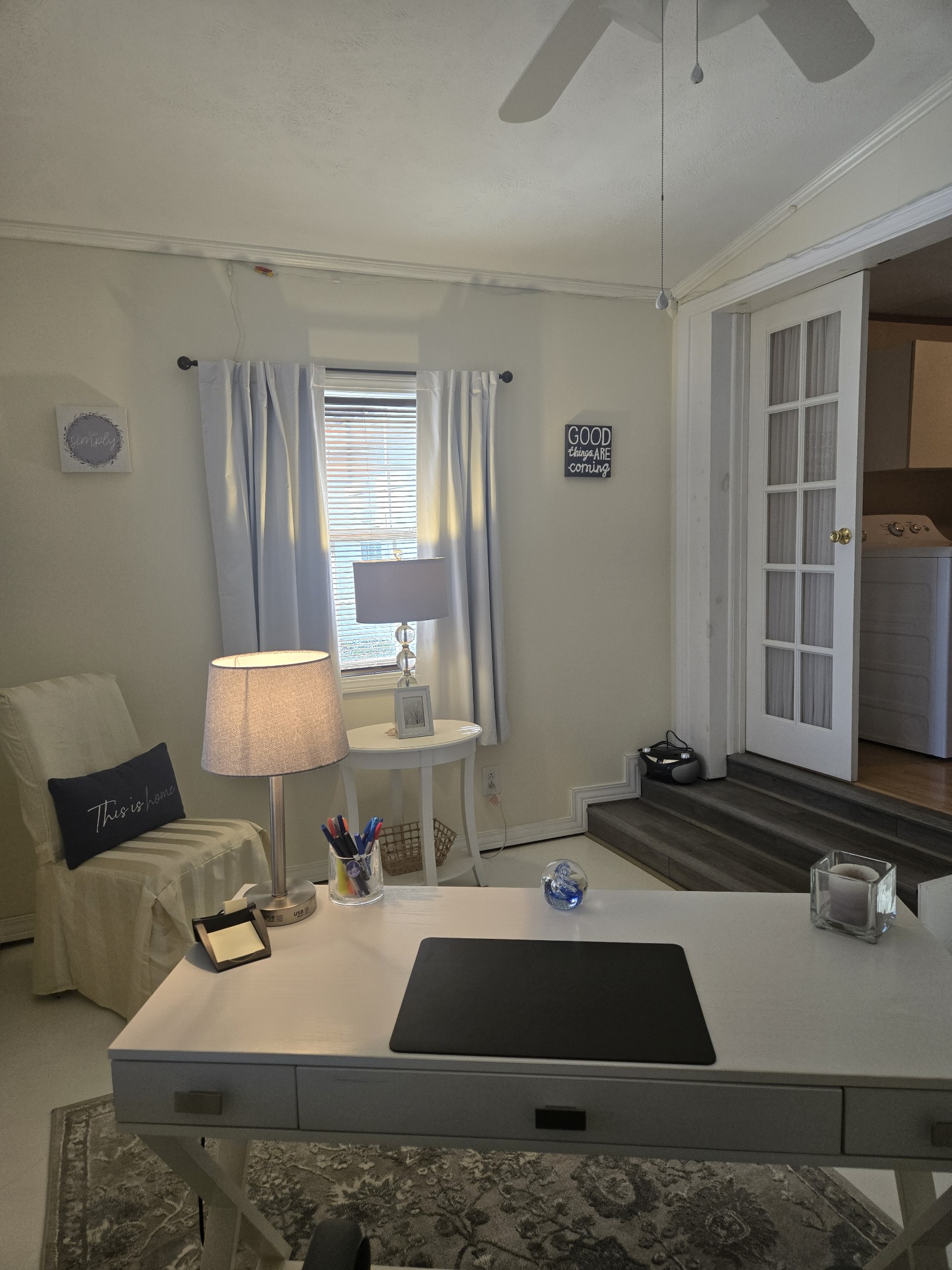 2130 Irwin Branch Road Waynesboro, TN 38485 - Photo 20 of 33 a living room with furniture and a lamp