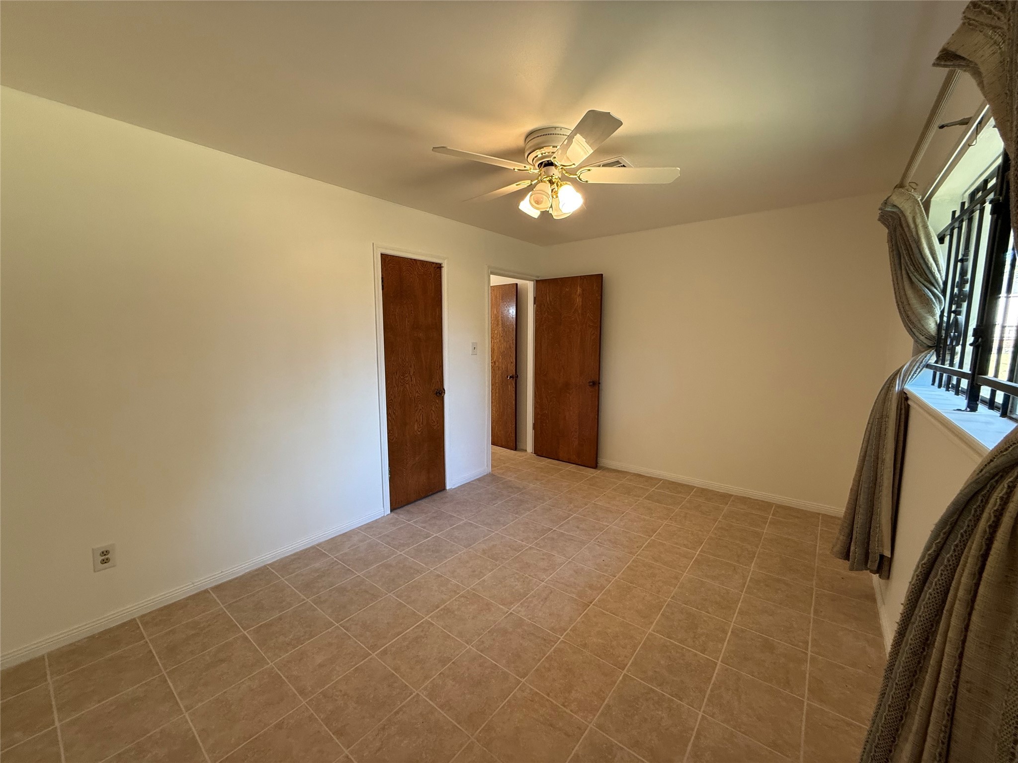 7325 Ley Road Houston, TX 77028 - Photo 27 of 50 a view of a livingroom with a chandelier fan and a window
