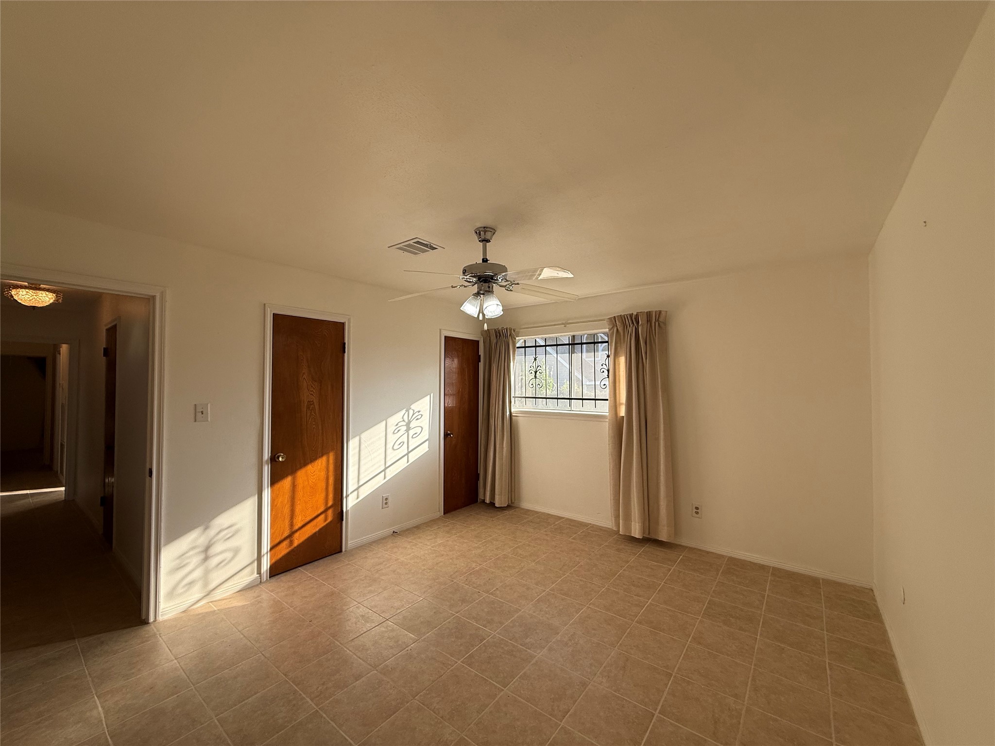 7325 Ley Road Houston, TX 77028 - Photo 30 of 50 an empty room with windows and cabinet